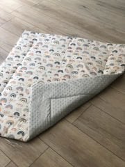 Renkli Gökkuşak Poplin Mavi Minky Yorgan & Oyun Matı