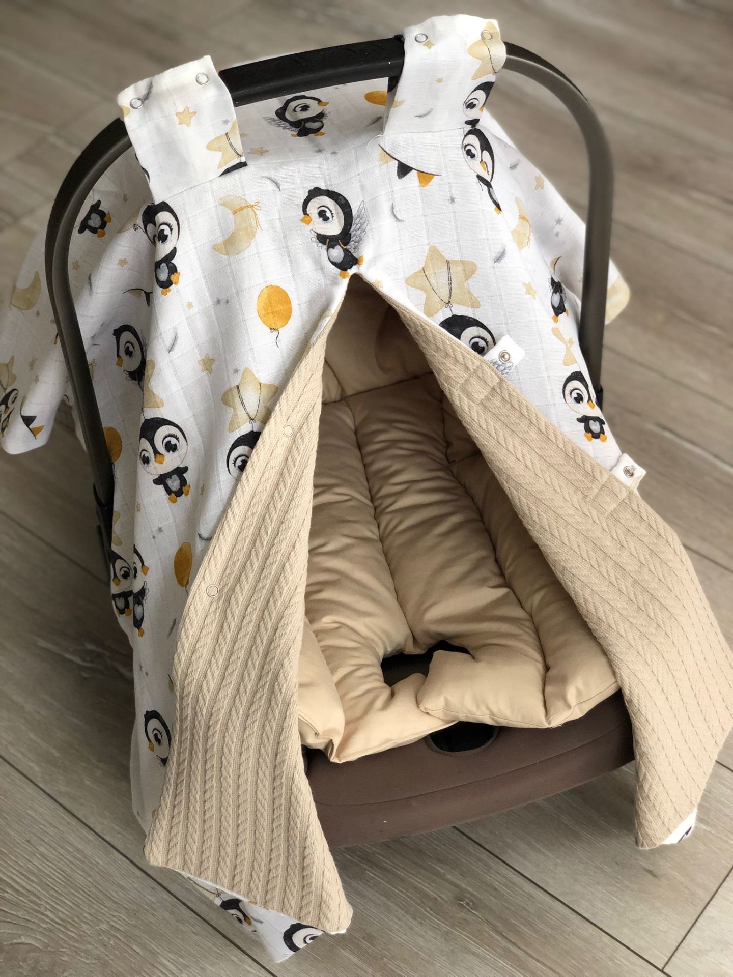 Penguenler Müslin Bej Örgü Pike Çift Yönlü Puset Örtüsü