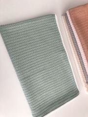 Tek Kat Tırnak Ponponlu Örgü Pike