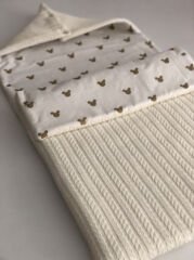 Krem Örgü Gold Mickey Şapkalı Kundak