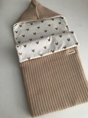 Bej Örgü Gold Mickey Şapkalı Kundak
