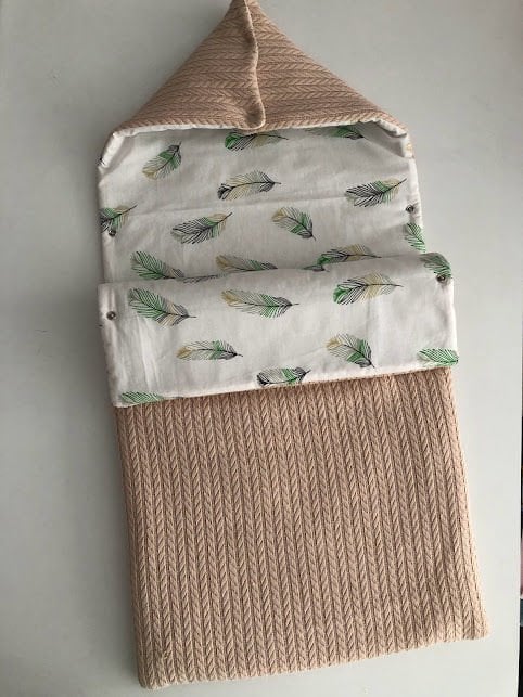 Bej Örgü Yeşil Tüy Poplin Şapkalı Kundak