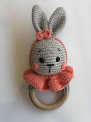 Amigurumi Tavşan Dış Kaşıyıcılı Çıngırak ve Patik Seti
