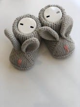 Amigurumi Tavşan Dış Kaşıyıcılı Çıngırak ve Patik Seti