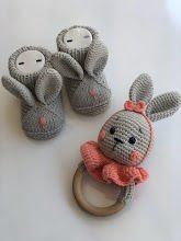 Amigurumi Tavşan Dış Kaşıyıcılı Çıngırak ve Patik Seti