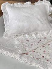 Beyaz Dama Dantelli Fırfırlı Pike Takımı