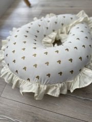 Gold Mickey Poplin Krem Poplin Fırfırlı Emzirme Yastığı