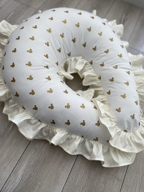 Gold Mickey Poplin Krem Poplin Fırfırlı Emzirme Yastığı