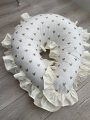 Gold Mickey Poplin Krem Poplin Fırfırlı Emzirme Yastığı