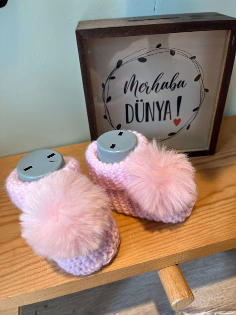 Pembe Ponponlu Örgü Patik