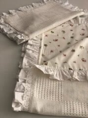 Beyaz Dama Dantelli Fırfırlı Pike Takımı