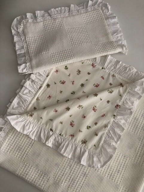 Beyaz Dama Dantelli Fırfırlı Pike Takımı