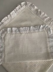 Beyaz Dama Dantelli Fırfırlı Pike Takımı